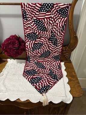 American Flag 🇺🇸 Table Runner